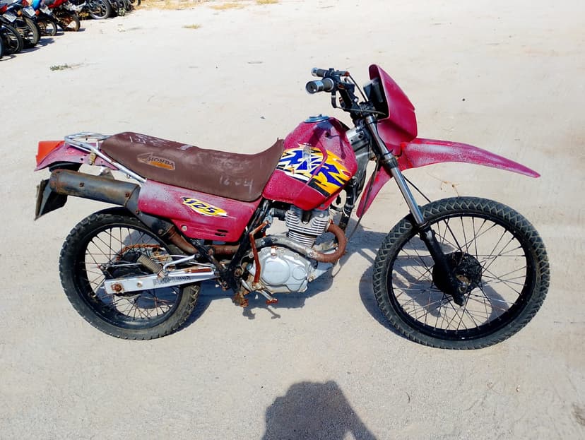 SUCATA APROVEITAVEL COM MOTOR INSERVIVEL HONDA / XLR 125 - 2000/2000