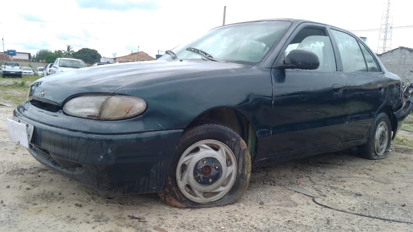 SUCATA APROVEITAVEL COM MOTOR INSERVIVEL IMP/ HYUNDAI ACCENT GLSR - N/I/N/I