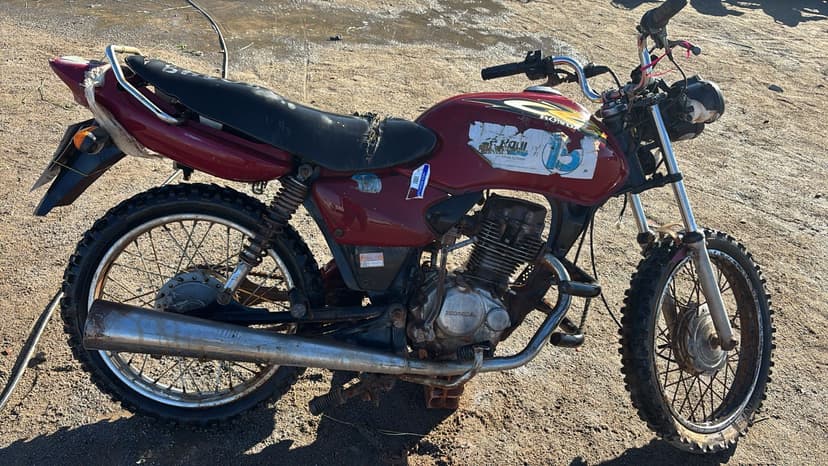 SUCATA APROVEITAVEL COM MOTOR INSERVIVEL HONDA / CG 125 TITAN KS - 2001/2001