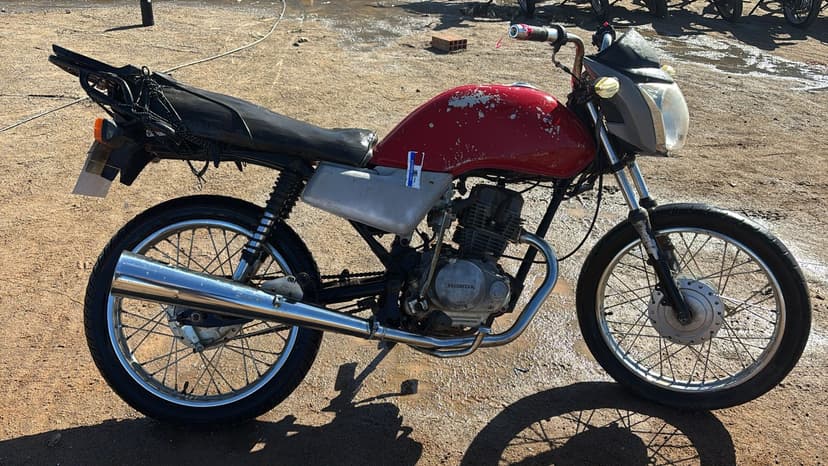 SUCATA APROVEITAVEL COM MOTOR INSERVIVEL HONDA / CG 125 TITAN - N/I/N/I