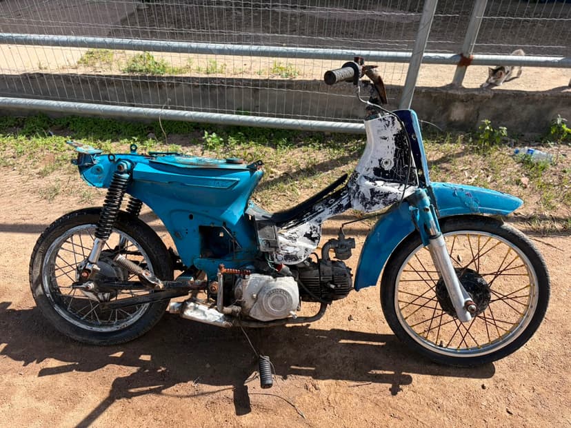SUCATA APROVEITAVEL COM MOTOR INSERVIVEL HONDA / C100 DREAM - 1996/1996