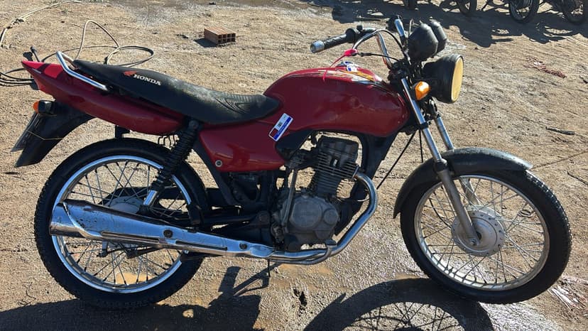 SUCATA APROVEITAVEL COM MOTOR INSERVIVEL HONDA / CG 125 TITAN KS - 2002/2003