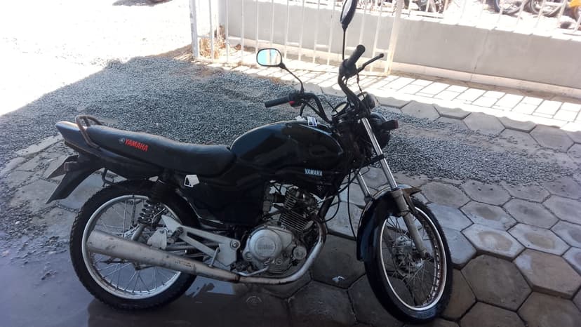 SUCATA APROVEITAVEL COM MOTOR INSERVIVEL YAMAHA / YBR 125E - 2003/2003