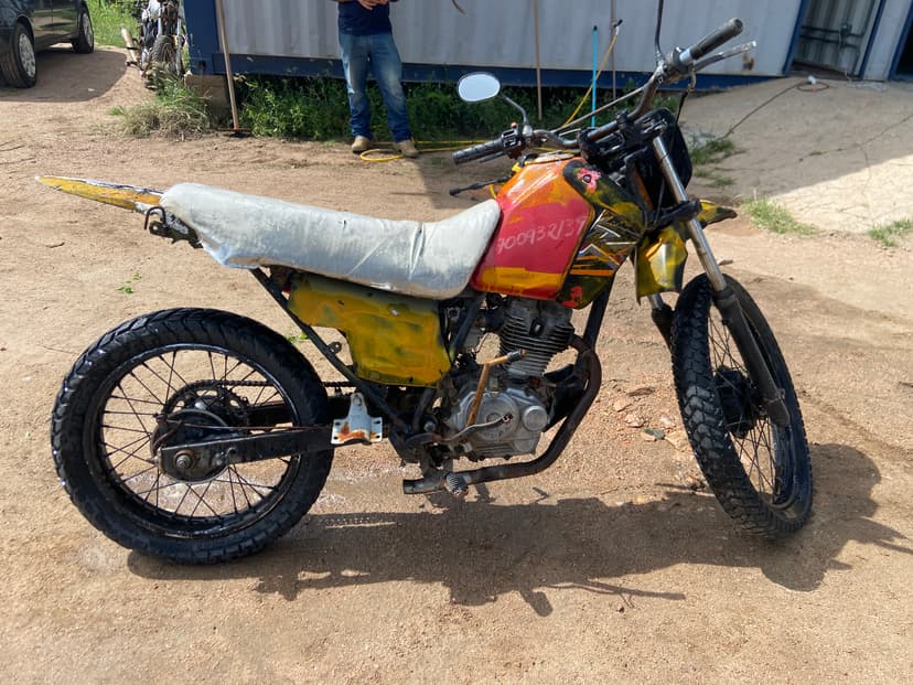 SUCATA APROVEITAVEL COM MOTOR INSERVIVEL  HONDA / XLR 125 - 1998/1998