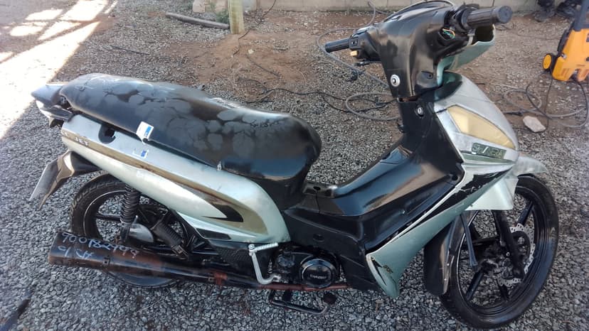 SUCATA APROVEITAVEL COM MOTOR INSERVIVEL SHINERAY / JET 50 - N/I/N/I