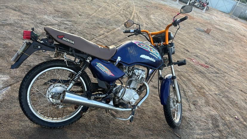 SUCATA APROVEITAVEL COM MOTOR INSERVIVEL HONDA / CG 125 TITAN - 1999/2000