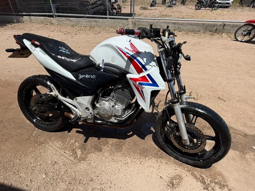 SUCATA APROVEITAVEL HONDA / CB 300R - 2015/2015