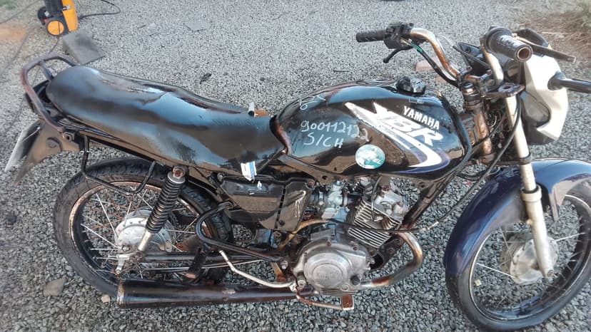 SUCATA APROVEITAVEL COM MOTOR INSERVIVEL SUNDOWN YAMAHA / YBR 125K - 2003/2003