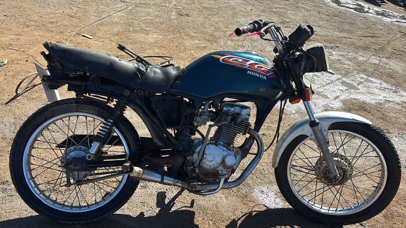 SUCATA APROVEITAVEL COM MOTOR INSERVIVEL HONDA / CG 125 TITAN - 1998/1998