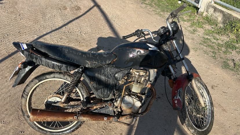 SUCATA APROVEITAVEL COM MOTOR INSERVIVEL HONDA / CG 125 FAN - 2008/2008