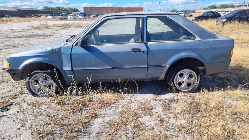 SUCATA APROVEITAVEL COM MOTOR INSERVIVEL FORD / ESCORT GL - 1990/1990