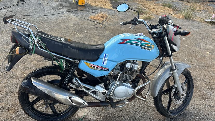 SUCATA APROVEITAVEL COM MOTOR INSERVIVEL HONDA / CG 125 TITAN - 1998/1998