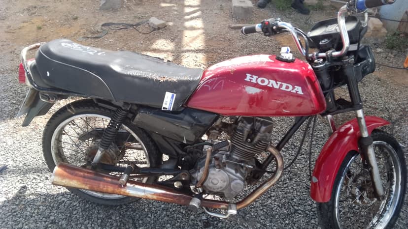 SUCATA APROVEITAVEL COM MOTOR INSERVIVEL HONDA / ML 125 - 1987/1987