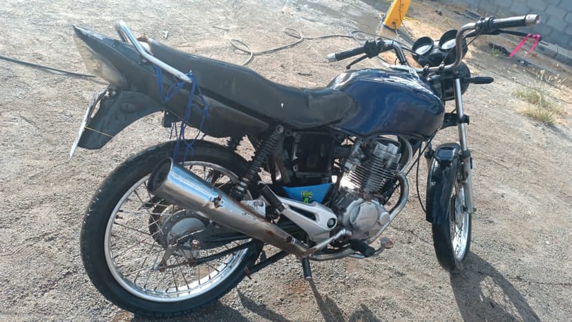 SUCATA APROVEITAVEL COM MOTOR INSERVIVEL HONDA / CG 125 TITAN KS - 2003/2003