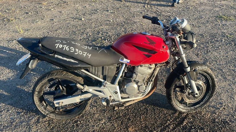 SUCATA APROVEITAVEL COM MOTOR INSERVIVEL HONDA / CBX 250 TWISTER - 2004/2004