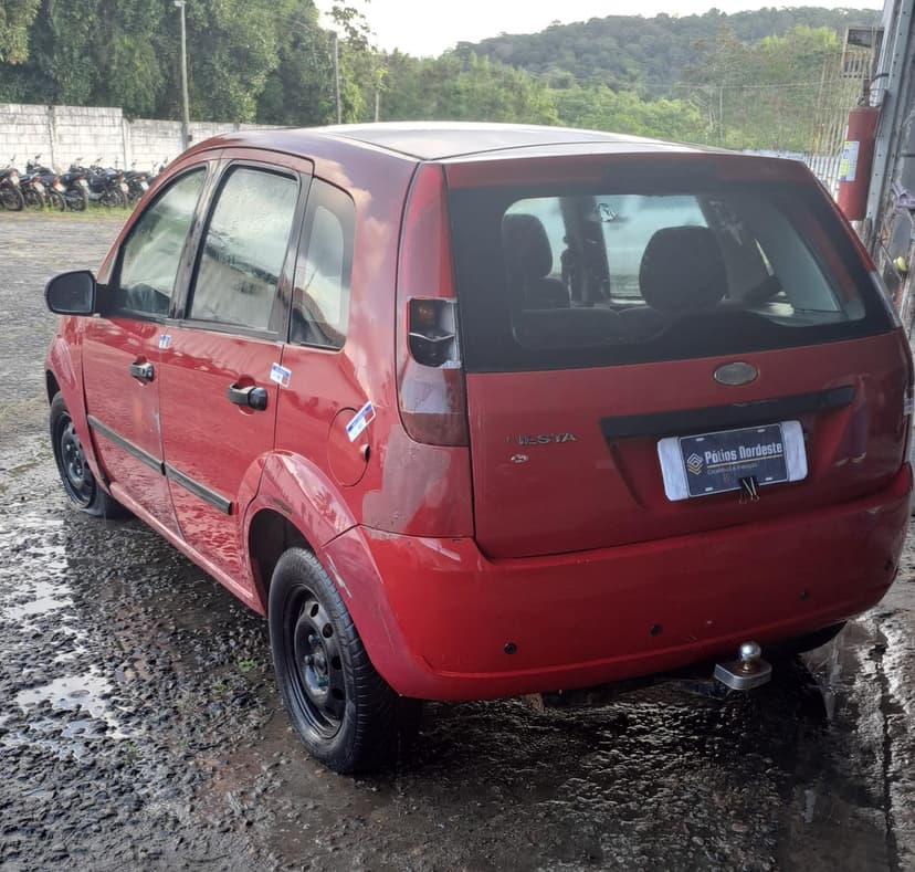VEICULO CONSERVADO FORD / FIESTA - 2004/2005