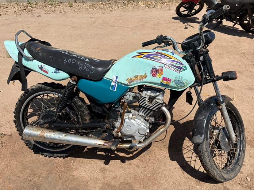 SUCATA APROVEITAVEL COM MOTOR INSERVIVEL  HONDA / CG 125 TITAN - 1997/1997