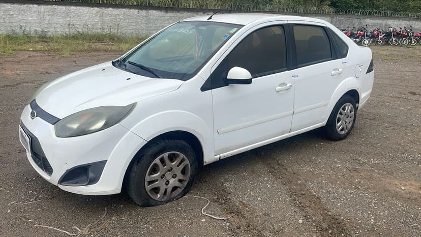 VEÍCULO CONSERVADO FORD / FIESTA SEDAN FLEX - 2012/2013