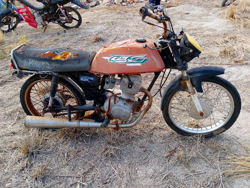 SUCATA APROVEITAVEL COM MOTOR INSERVIVEL H / HONDA CG - N/I/N/I