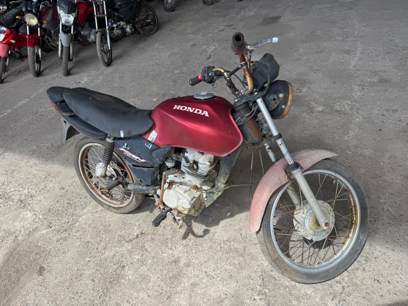 SUCATA APROVEITAVEL COM MOTOR INSERVIVEL HONDA /  CG 125 FAN - 2005/2006