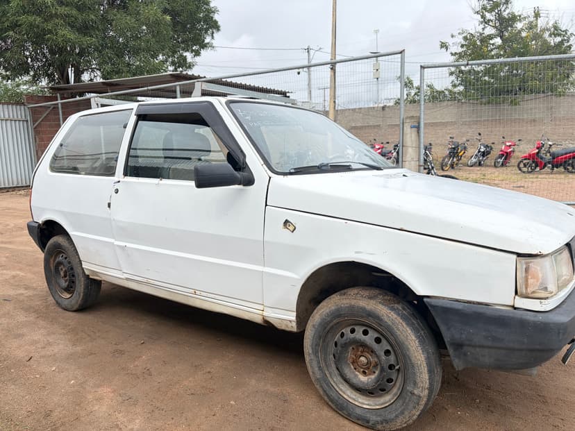 SUCATA APROVEITAVEL COM MOTOR INSERVIVEL FIAT / UNO CS - 1989/1990