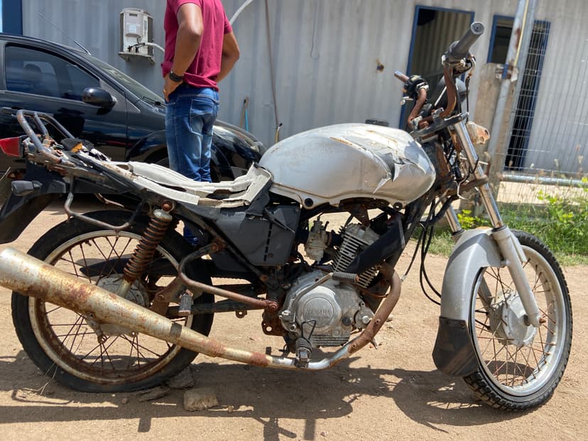 SUCATA APROVEITAVEL COM MOTOR INSERVIVEL  YAMAHA / YBR 125E - 2001/2001