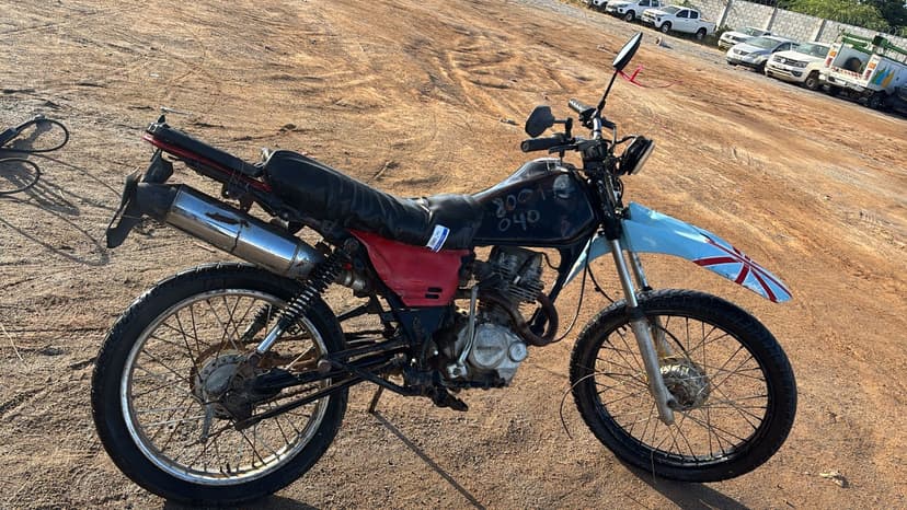 SUCATA APROVEITAVEL COM MOTOR INSERVIVEL HONDA / XL 125 S - 1993/1994