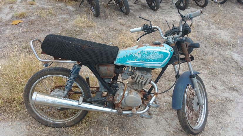 SUCATA APROVEITAVEL COM MOTOR INSERVIVEL HONDA / CG 125 - 1982/1982