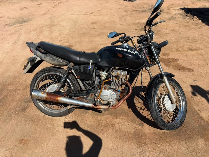 SUCATA APROVEITAVEL COM MOTOR INSERVIVEL HONDA / CG 125 FAN - 2006/2006