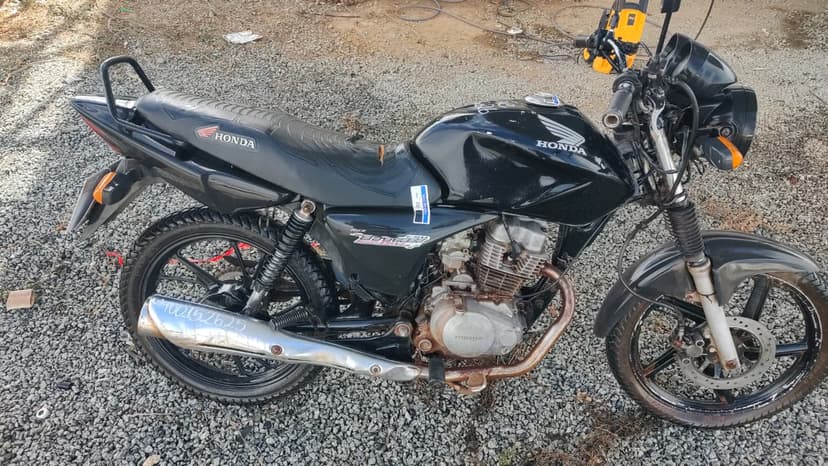 VEÍCULO CONSERVADO HONDA / CG 150 TITAN ES - 2004/2005