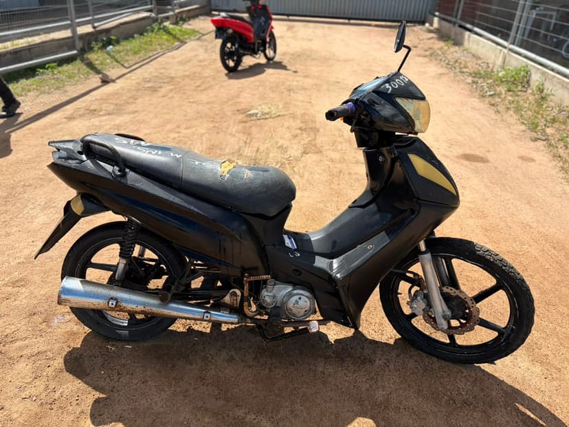 SUCATA APROVEITAVEL COM MOTOR INSERVIVEL SHINERAY / JET - N/I/N/I