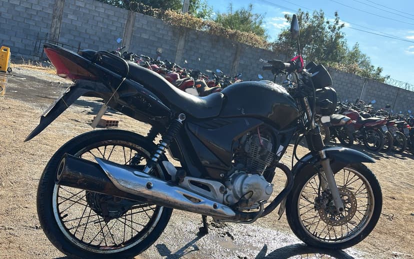SUCATA APROVEITAVEL COM MOTOR INSERVIVEL HONDA / CG 150 FAN ESI - 2011/2011