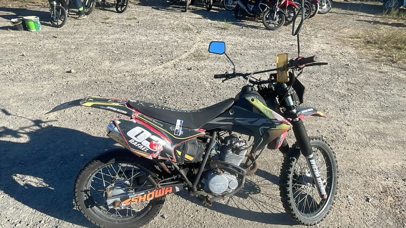 SUCATA APROVEITAVEL COM MOTOR INSERVIVEL HONDA / XR 250 TORNADO - 2001/2002