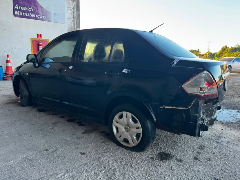 VEICULO CONSERVADO I / NISSAN TIIDA SEDAN 18F - 2010/2011