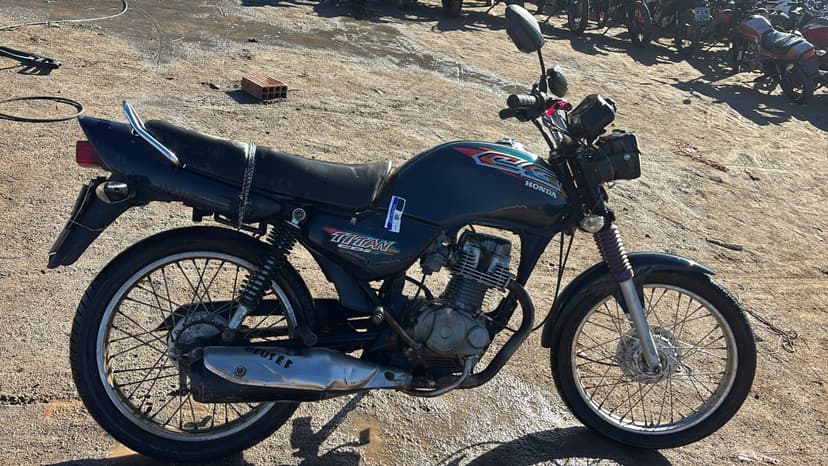 SUCATA APROVEITAVEL COM MOTOR INSERVIVEL HONDA / CG 125 TITAN - 1999/1999