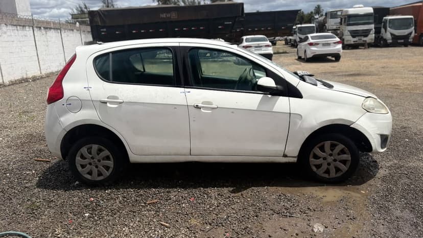 VEICULO CONSERVADO I / FIAT PALIO ATTRACT 1.4 - 2013/2014