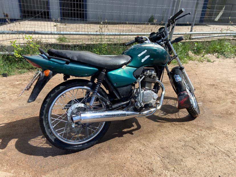 SUCATA APROVEITAVEL COM MOTOR INSERVIVEL  HONDA / CG 125 TITAN KS - 2001/2002