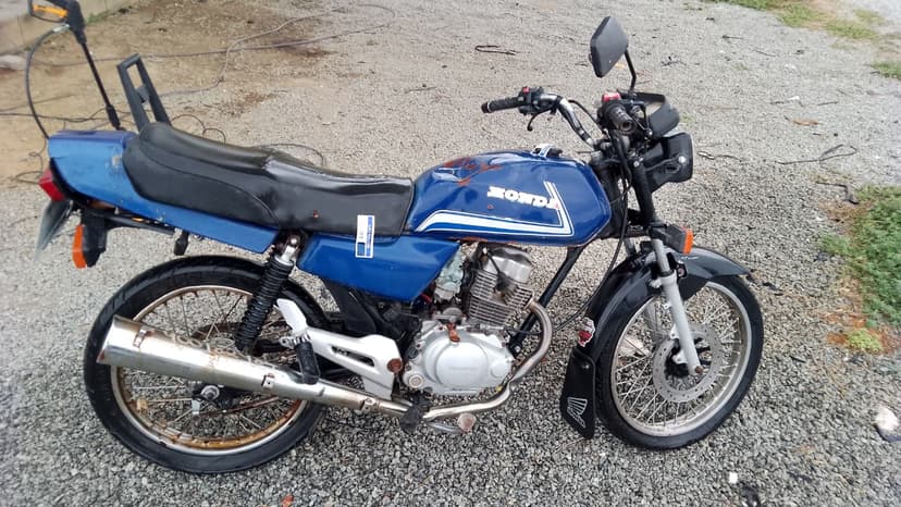 	SUCATA APROVEITAVEL COM MOTOR INSERVIVEL HONDA / CG 125 - 1985/1985