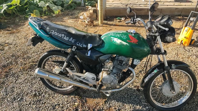 SUCATA APROVEITAVEL COM MOTOR INSERVIVEL HONDA / CG 125 TITAN KS - 2002/2003