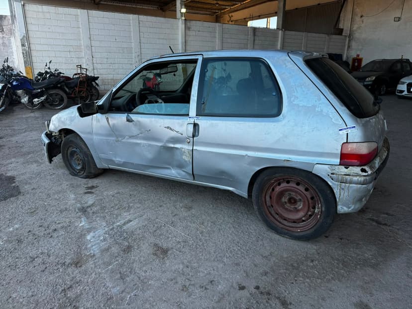 SUCATA APROVEITAVEL COM MOTOR INSERVIVEL IMP / PEUGEOT 106 SELECTIO - 1999/2000