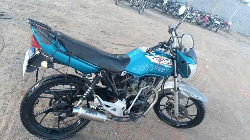 SUCATA APROVEITAVEL COM MOTOR INSERVIVEL HONDA / CG 125 TITAN - 1997/1997