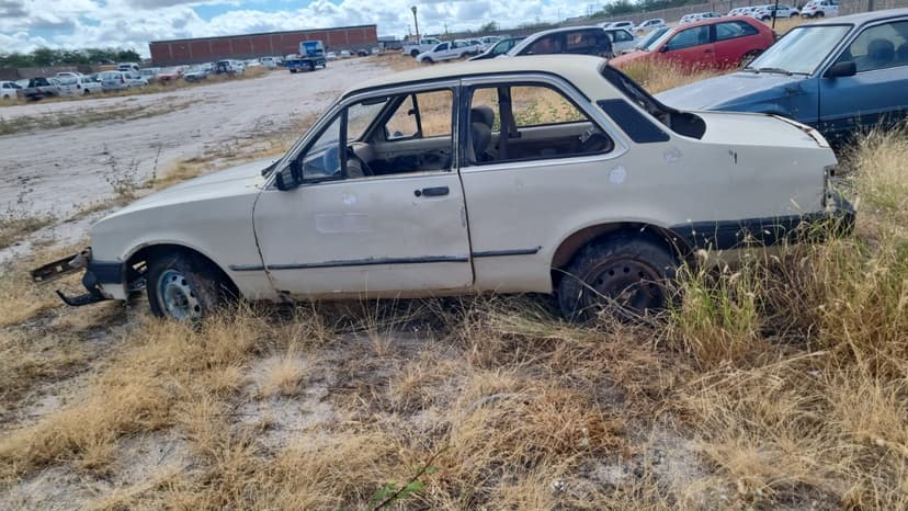 SUCATA APROVEITAVEL COM MOTOR INSERVIVEL GM / CHEVETTE SL - 1989/1989