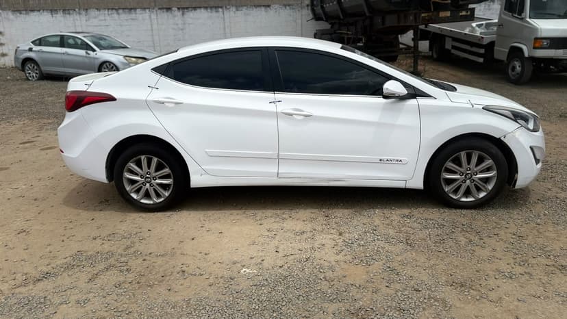 SUCATA APROVEITAVEL COM MOTOR INSERVIVEL I / HYUNDAI ELANTRA - 2014/2015