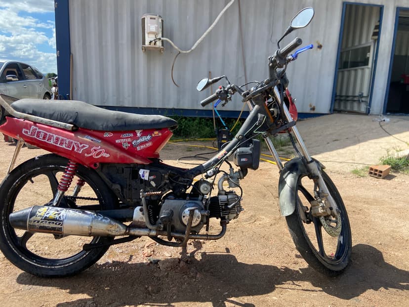 SUCATA APROVEITAVEL COM MOTOR INSERVIVEL  JONNY / JONNY 50CC - N/I/N/I
