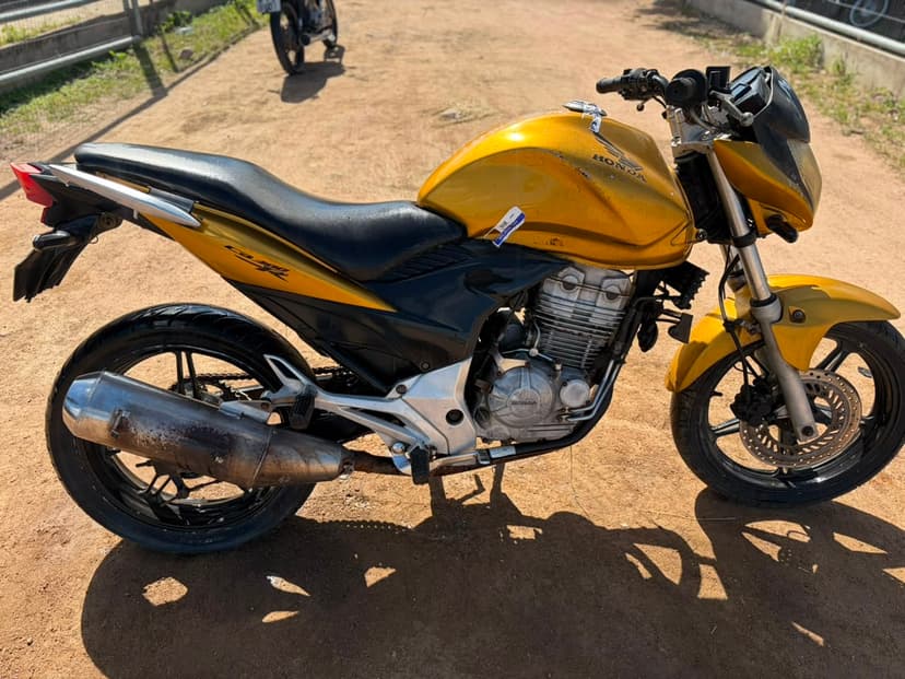 VEÍCULO CONSERVADO HONDA / CB 300R - 2009/2010