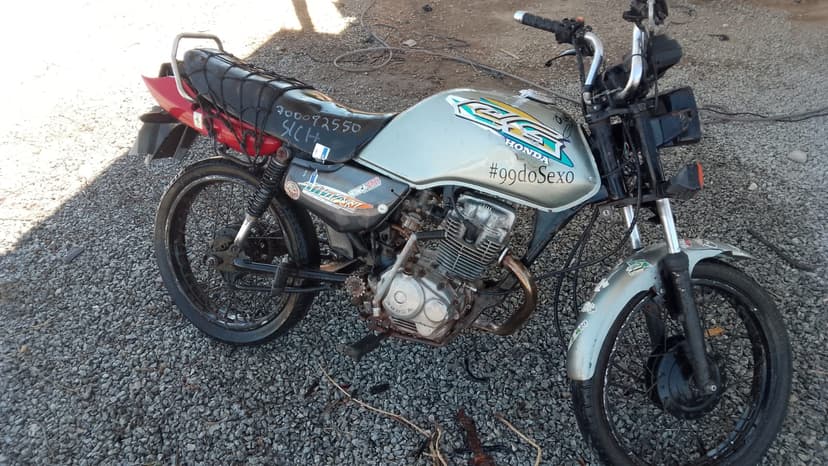 SUCATA APROVEITAVEL COM MOTOR INSERVIVEL HONDA / CG 125 TITAN - 1995/1995