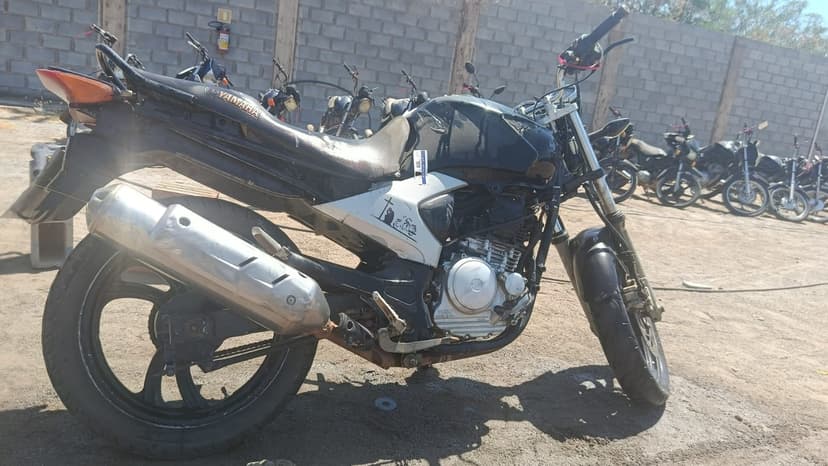 SUCATA  APROVEITAVEL COM MOTOR  INSERVIVEL YAMAHA / FAZER YS250 - 2007/2007