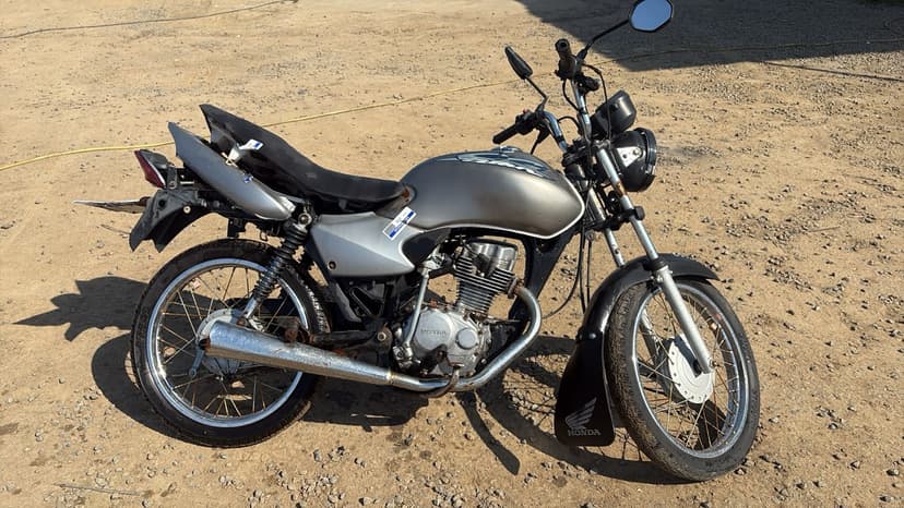 SUCATA APROVEITAVEL COM MOTOR INSERVIVEL HONDA / CG 125 TITAN KS - 2000/2000