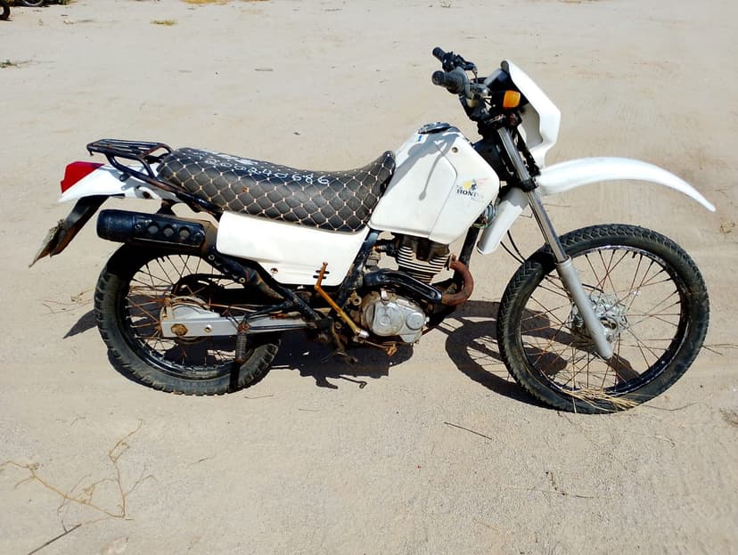 SUCATA APROVEITAVEL COM MOTOR INSERVIVEL HONDA / XLR 125 - 1998/1998