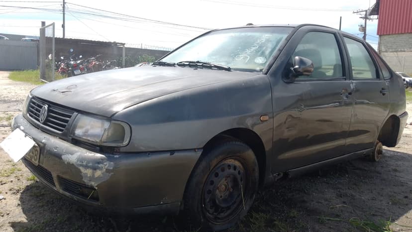 SUCATA APROVEITAVEL COM MOTOR INSERVIVEL IMP / VW POLO CLAS. 1.8 MI - 1999/1999
